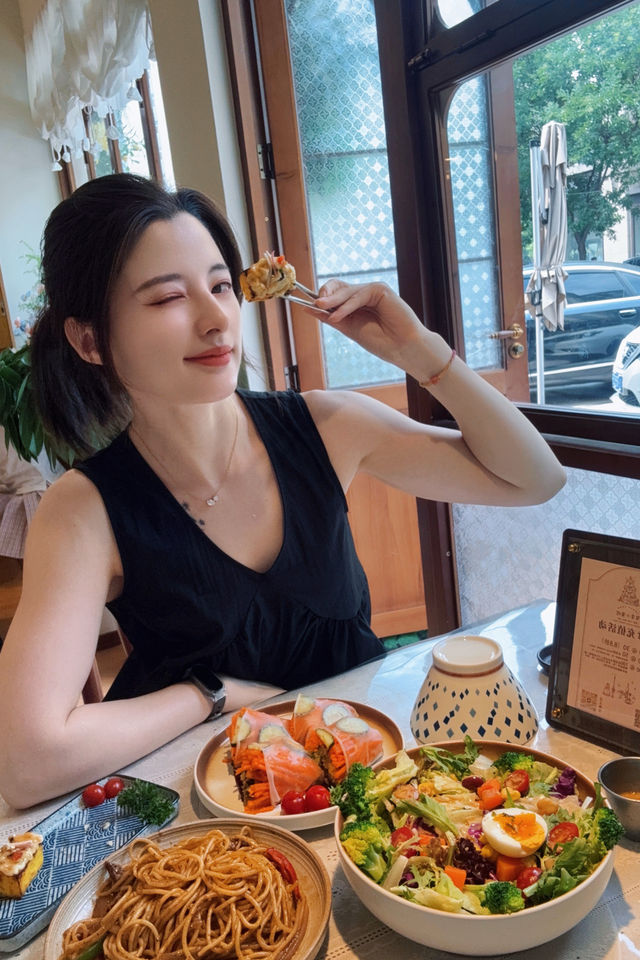 啊啊啊！打卡一間超上鏡超精緻嘅小食店啊！