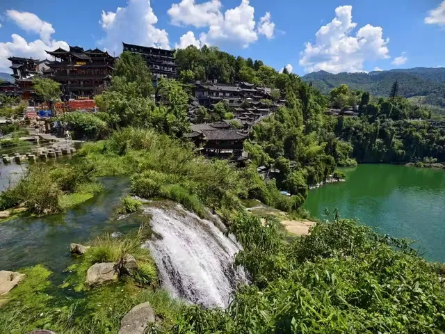 芙蓉鎮 | 掛在瀑布上的千年古鎮