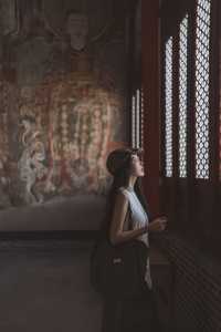 五臺山龍泉寺：禪意秘境的光影詩篇