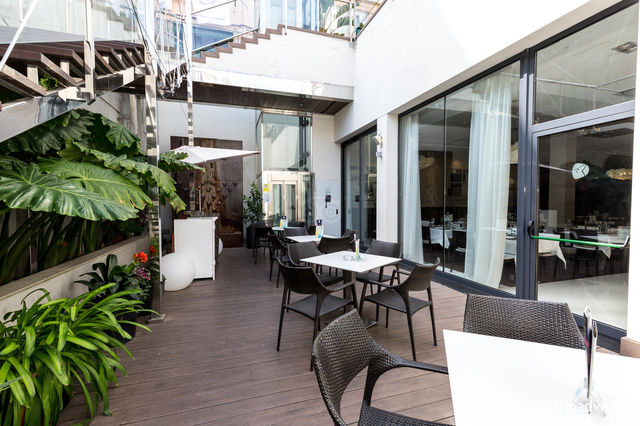 巴塞隆納格魯珀特大酒店 | 凡爾賽般的宮殿   地址：Gran Via de les Cort
