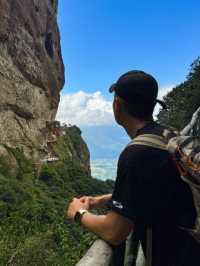 漳州靈通山漫遊攻略|登懸崖古寺,邂逅「天上宮闕」的治癒之旅