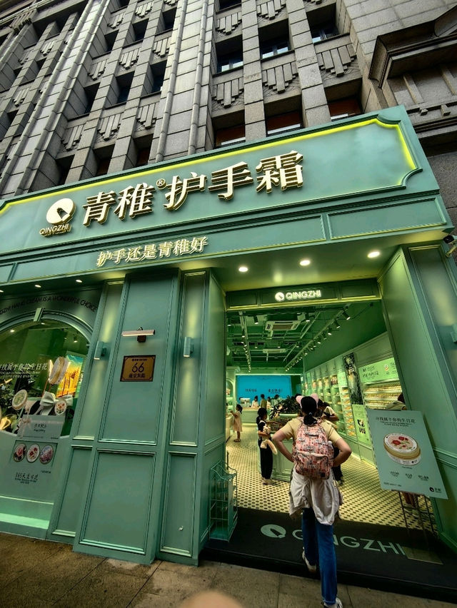 🛍️ Review: The Vibrant Artery of Shanghai - Nanjing Road