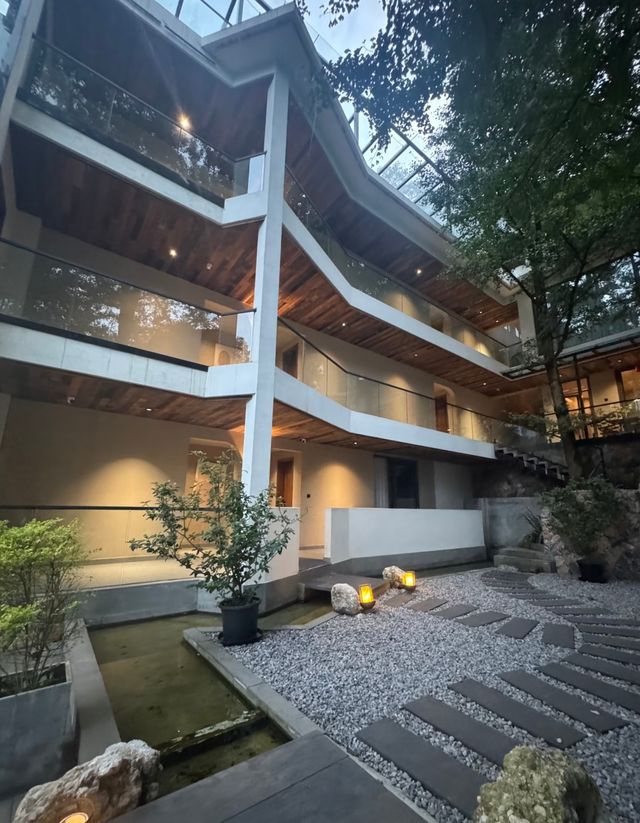 青城山下偷得半日閒古街漫步&私湯民宿也太絕了！