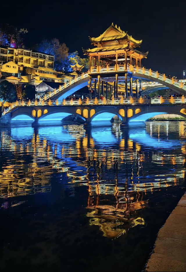 鳳凰古城攻略:邂逅沱江畔的千年水墨畫。 鳳凰古城攻略:邂逅沱江畔的千年水墨畫。