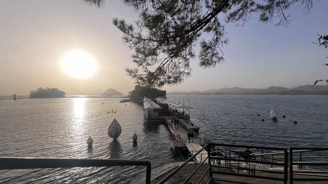 千島湖的藍綠美學 周末逃離城市計劃get!這裡的湖水清澈見底,連呼吸都是甜的~ - 必打卡景點 千島湖的藍綠美學 周末逃離城市計劃get!這裡的湖水清澈見底,連呼吸都是甜的~ - 必打卡景點