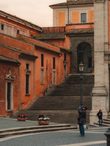 การเดินเล่นสุดโรแมนติกผ่านตรอกซอกซอยเดอ โรมา ในเมืองแอนต์เวิร์ป: การเดินทางเหนือกาลเวลา