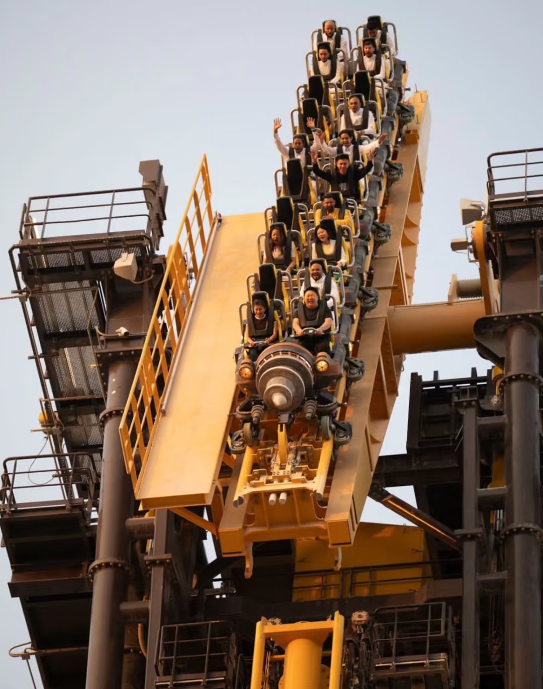Khu nghỉ dưỡng Six Flags World ở Ả Rập Xê Út, điểm đến không thể bỏ lỡ trong đêm giao thừa năm 2025, đang phá vỡ 5 kỷ lục thế giới.