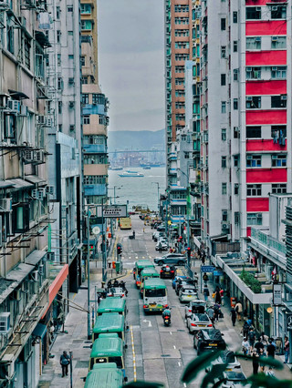 山海與煙火共生，在摩登褶皺裡讀一座城