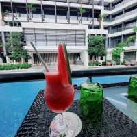 CHAMBERY POOL BAR: REFRESHING EXPERIENCE