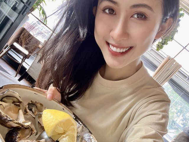 奧克蘭餐廳排名Oyster and Chop，就在港口旁邊，可以邊吃海鮮邊看風景唷