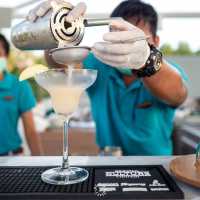 ร้านอาหารลอยน้ำสุดชิคเปิดใหม่กลางทะเลสาบภูเก็ต