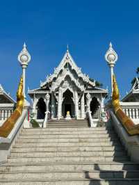 Wat Kaeo Korawaram - beautiful Krabi temple