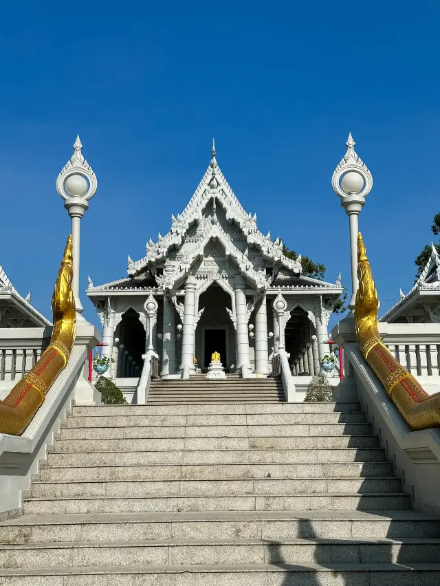Wat Kaeo Korawaram - beautiful Krabi temple