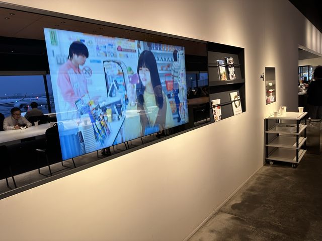 羽田空港第1ターミナル。保安検査場内の有料ラウンジ『Power Lounge North』