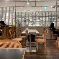 【東京】五反田のビルの中、signカフェ