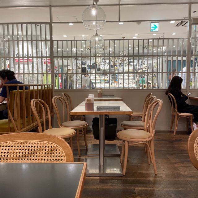 【東京】五反田のビルの中、signカフェ