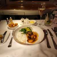 รีวิว First Class สายการบิน Emirates Airlines