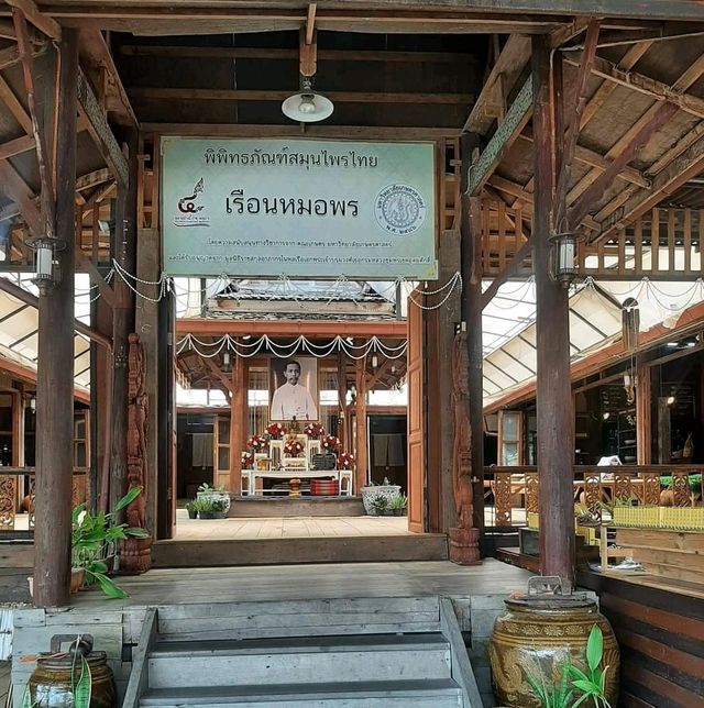 เที่ยวตลาดน้ำสี่ภาค พัทยา