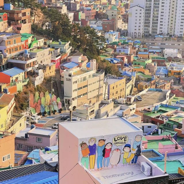 彩色童話！釜山的甘川文化村🏞️🎨🌈