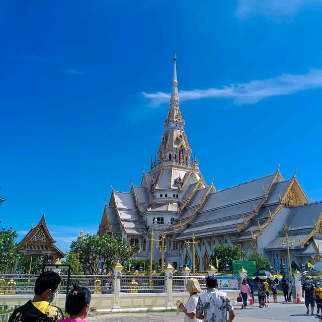 เข้าวัดทำบุญ ไหว้หลวงพ่อโสธร