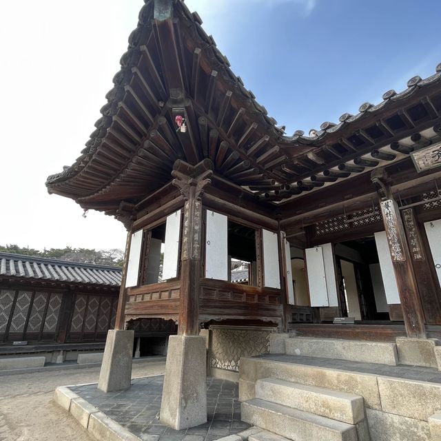 Experience Korean culture with hanbok! Experience Korean culture with hanbok!