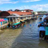 Amphawan Floating Market 