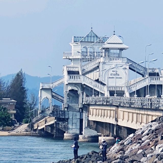วิวอลังกาลที่สะพานสารสิน