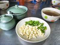 คาเฟ่ข้าวขาหมูภูเก็ต อร่อยริมบึงสุดชิลล์ 
