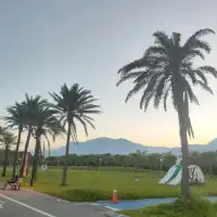 白天夜晚不同風情-南濱海堤
