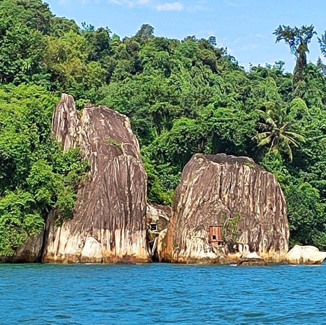 Boat tour in Singapore sea