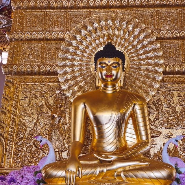 ชมความงามวัดพระธาตุหนองบัว จ.อุบลราชธานี