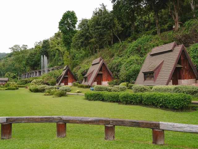 ที่พักน่ารักๆ ริมทางรถไฟ สวนไทรโยครีสอร์ท