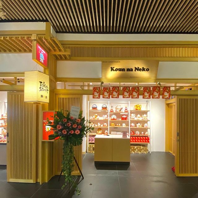 Cute Maneki Neko Shop in Pavilion KL 