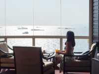 Dusit Thani Pattaya ที่พักสวยริมหาเพัทยา