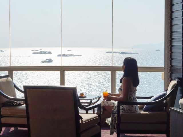 Dusit Thani Pattaya ที่พักสวยริมหาเพัทยา