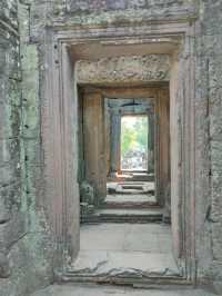 ✨ Exploring the Ruins of Bayon Temple