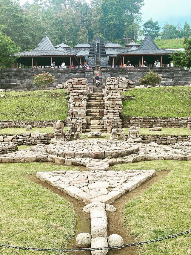 Hindu Javanese Fertility Temple - Central Java 