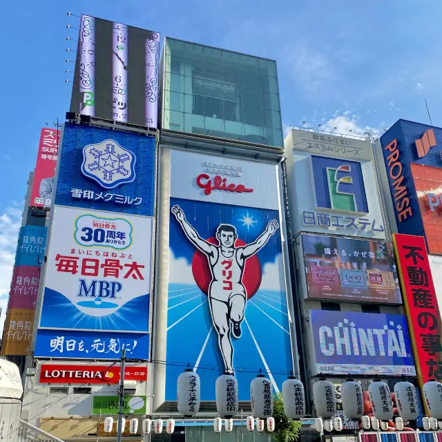 Dotonbori ป้ายไฟกูลิโกะ Osaka Japan