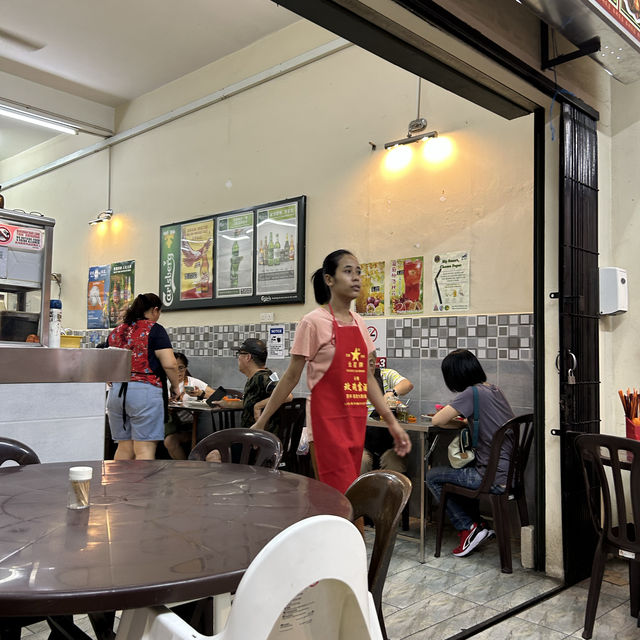 夜空下的福建麵 
