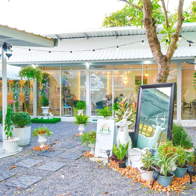 Grand’s Garden Cafe & Eatery