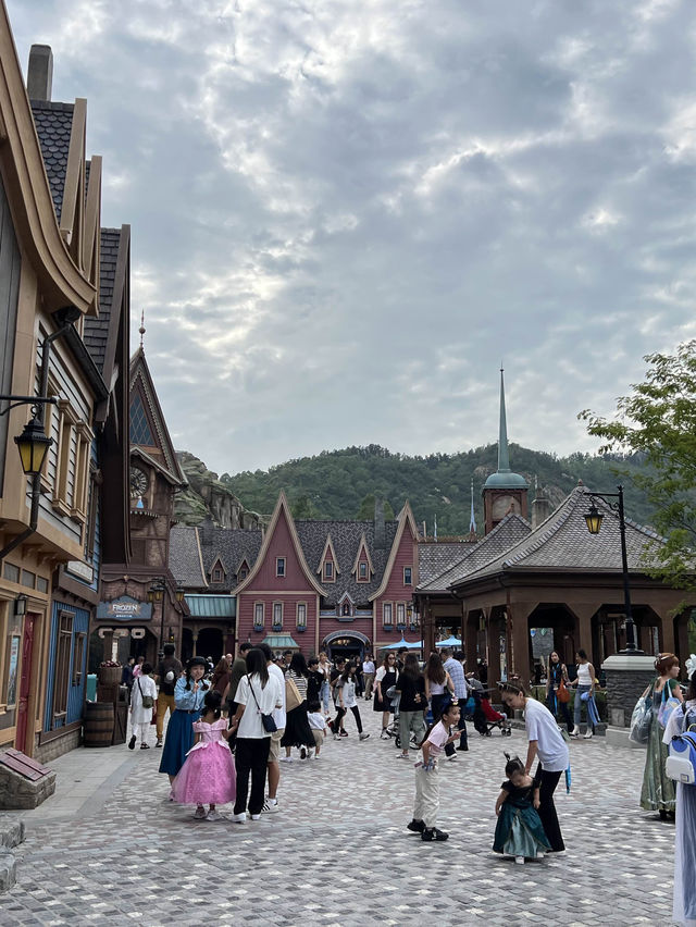 【香港迪士尼】魔雪奇緣世界：適合小朋友嘅新樂園