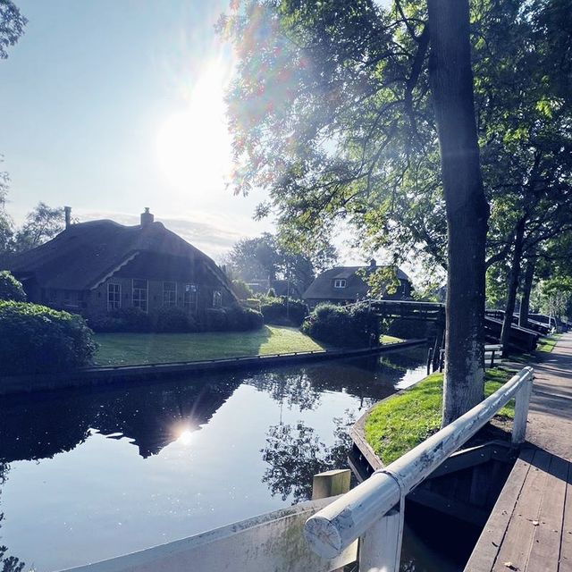 A chilly day in Car Free Village in Giethoorn