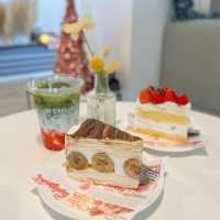 คาเฟ่สกล ตกแต่งตรีมคริสมาสต์ด้วยนะ🎄