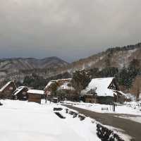 漫步日本夢幻山中村落【白川鄉合掌村】
