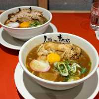 【大阪・道頓堀】味噌煮込みをベースにしたラーメン「人類みな大久手山本屋」