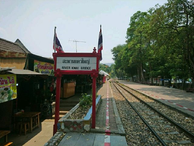 หนีร้อนมาเที่ยว..สะพานข้ามแม่น้ำแคว