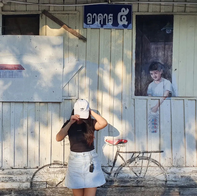 ถ่ายรูปกราฟฟิตี้ กินของอร่อยตลาดท้องถิ่น