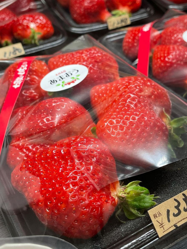 【福岡カフェ】甘いいちごのパフェは秀逸だよ