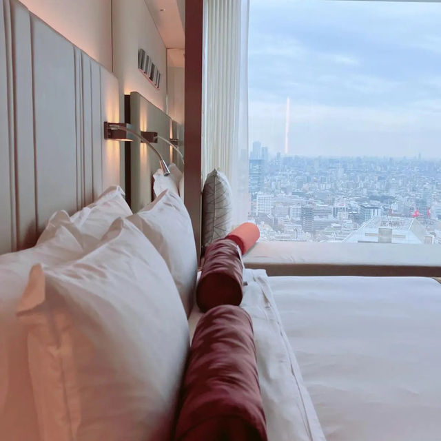 【記念日デートにぴったり👫💗】窓際のデイベットが素敵なホテル🛋✨