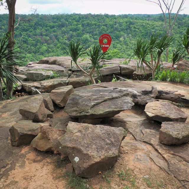 จุดชมวิวผาแดง อช.ตราพระยา